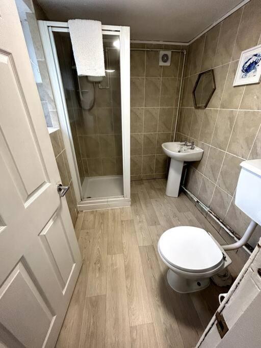 Bright Home From Home Stoke-on-Trent Exterior foto